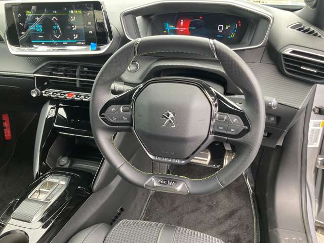 Peugeot SUV e-2008 8