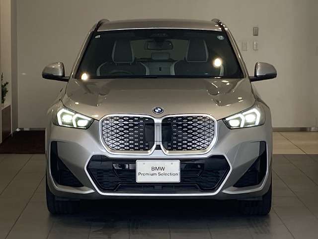 BMW iX1 8