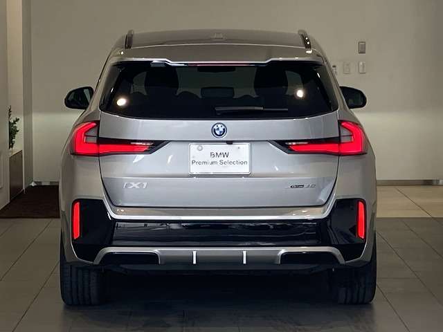 BMW iX1 9