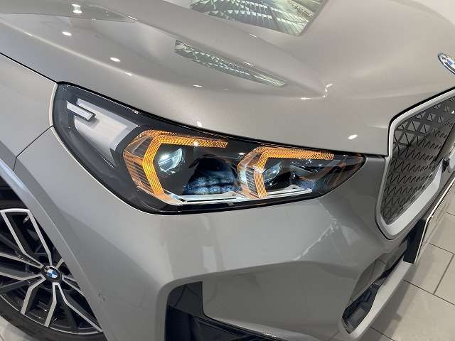 BMW iX1 10