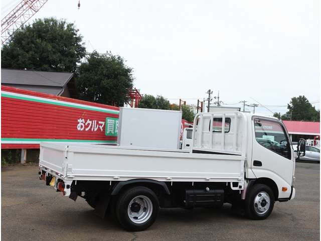 Hino Dutro 9
