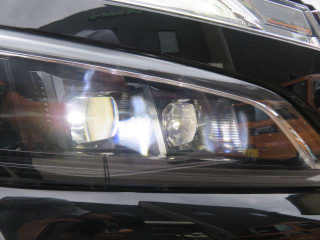 Toyota Voxy 12