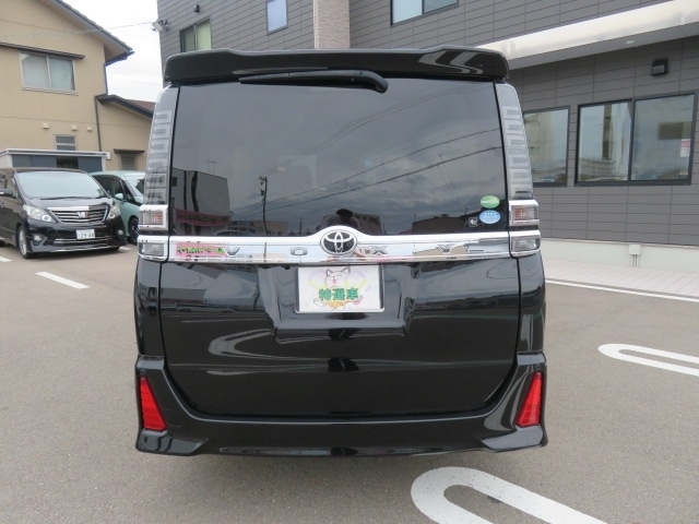 Toyota Voxy 6