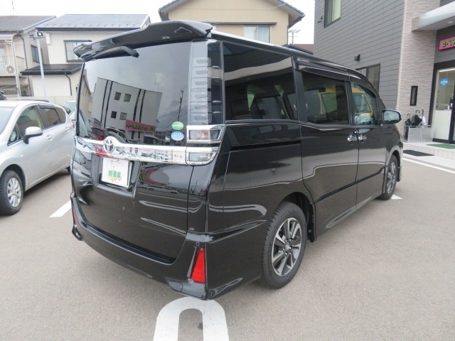 Toyota Voxy 7
