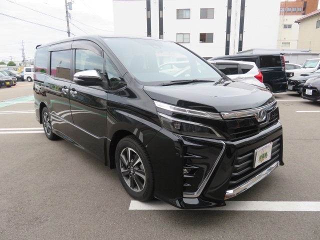 Toyota Voxy 9