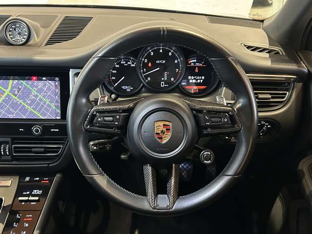 Porsche Macan 8