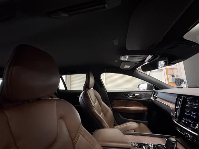 Volvo V60 Cross Country 11