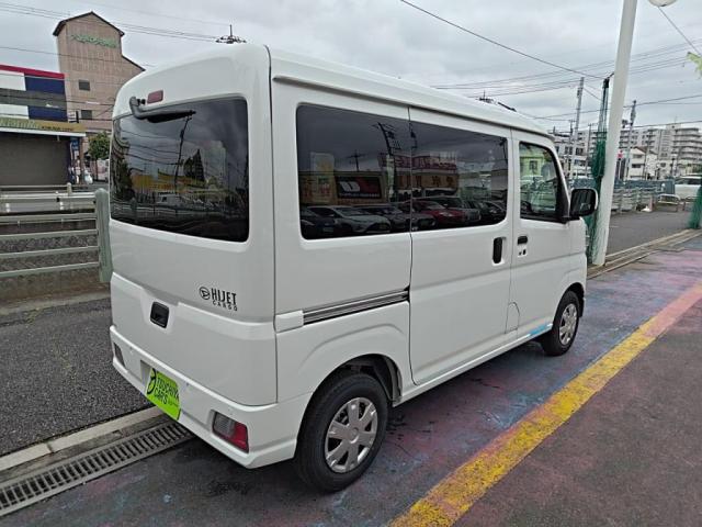 Daihatsu Hijet Cargo 2