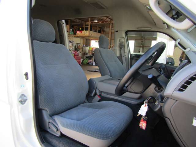 Toyota Hiace Commuter 13