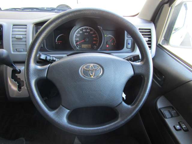 Toyota Hiace Commuter 4