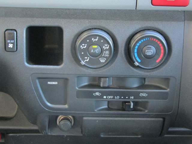 Toyota Hiace Commuter 6
