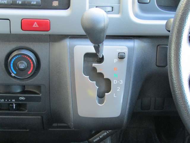 Toyota Hiace Commuter 7