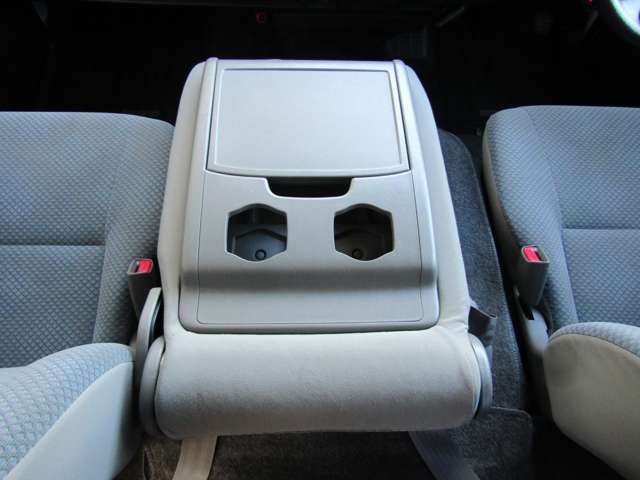 Toyota Hiace Commuter 8
