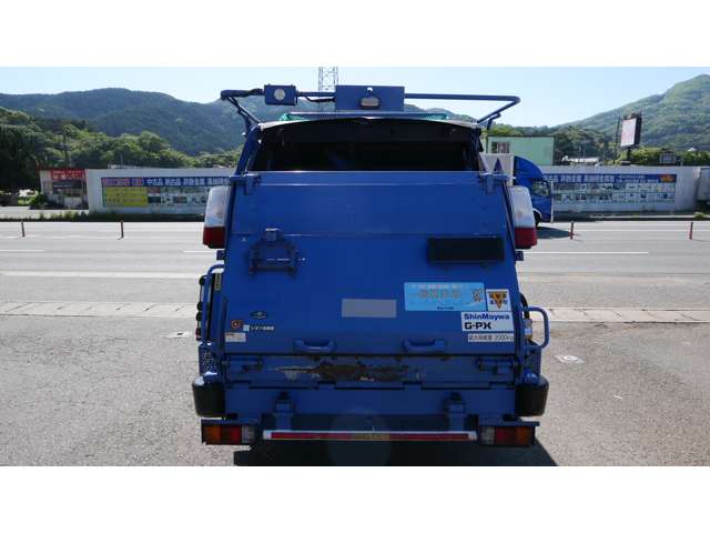 Isuzu Elf 7