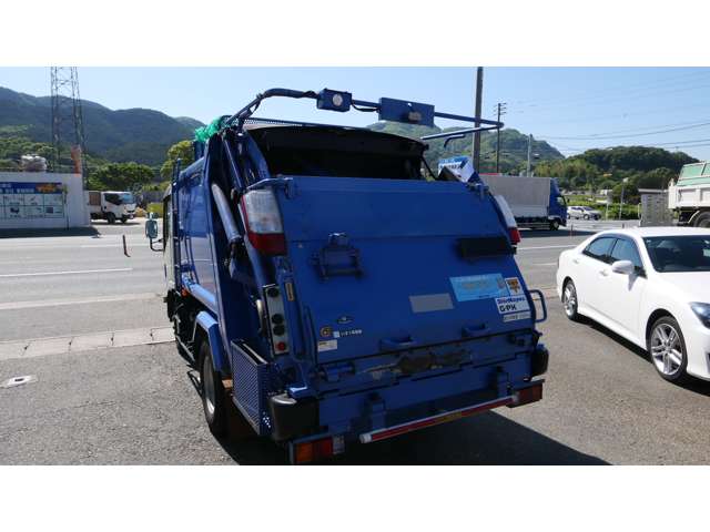 Isuzu Elf 8