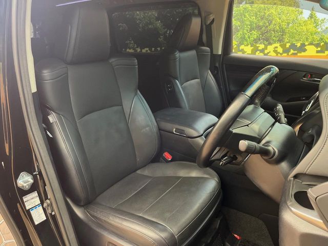 Toyota Vellfire 8