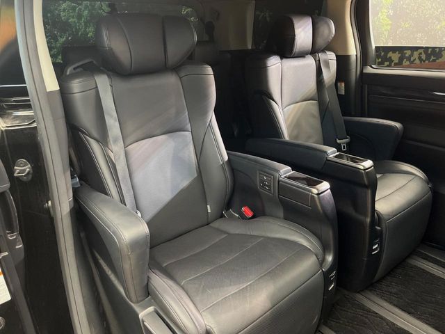 Toyota Vellfire 9