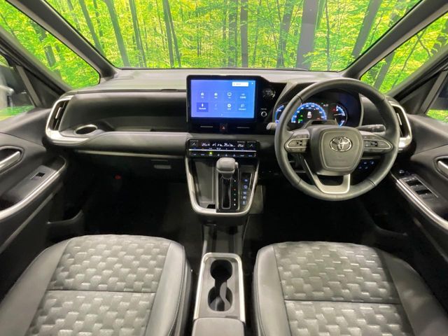 Toyota Voxy 4