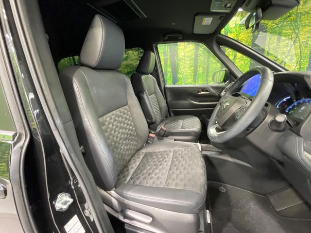 Toyota Voxy 9