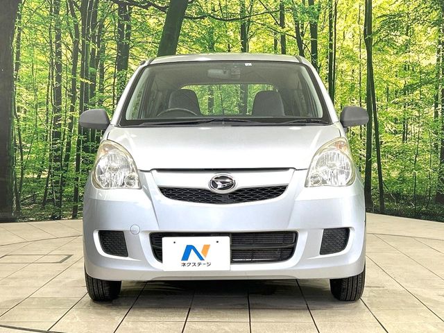 Daihatsu Mira 12