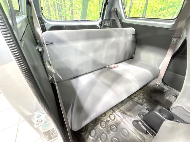 Daihatsu Mira 8