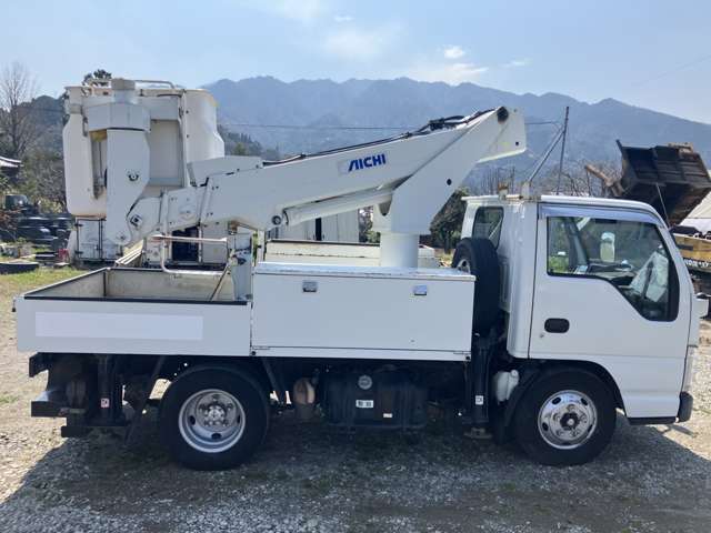 Isuzu Elf 6