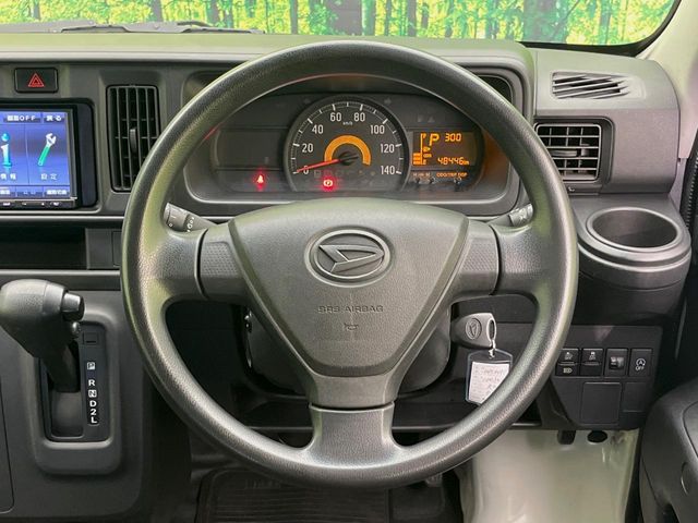 Daihatsu Hijet Cargo 11
