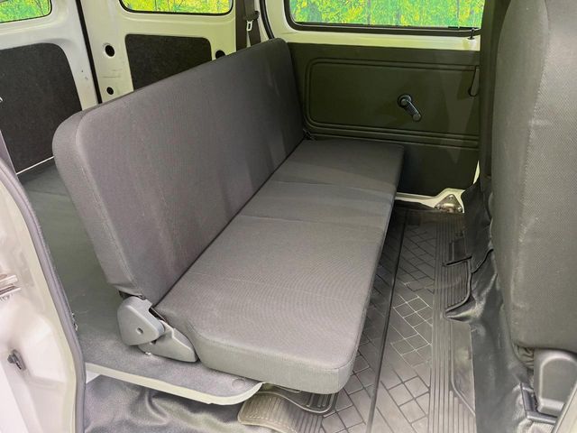 Daihatsu Hijet Cargo 9