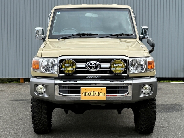 Toyota Land Cruiser 70 Pickup 11