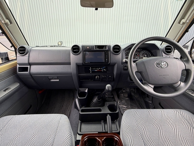 Toyota Land Cruiser 70 Pickup 3