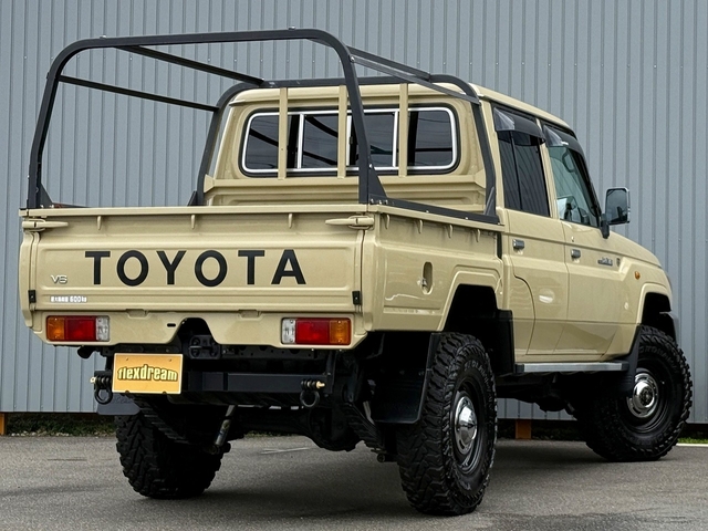 Toyota Land Cruiser 70 Pickup 4