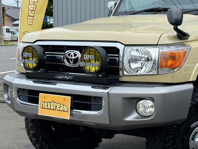 Toyota Land Cruiser 70 Pickup 6