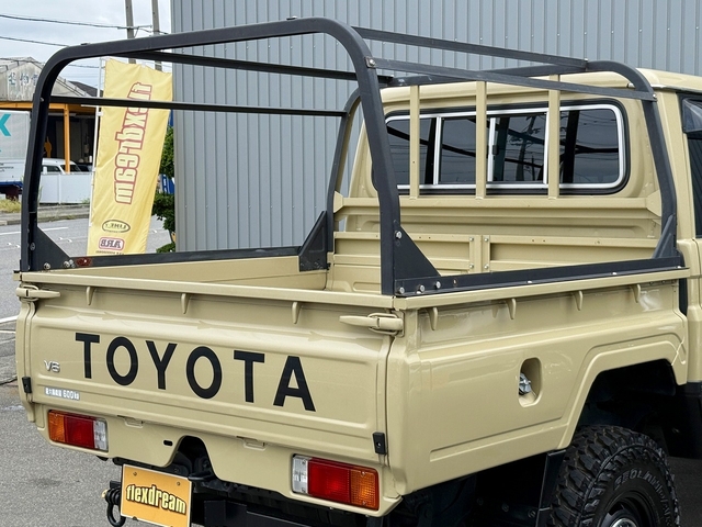 Toyota Land Cruiser 70 Pickup 9