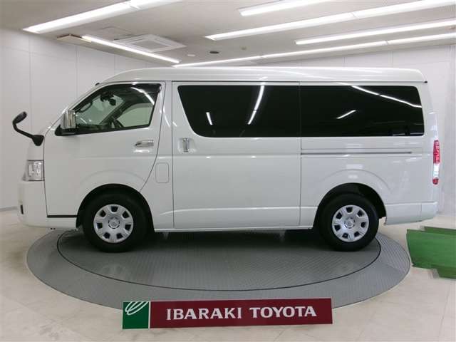 Toyota Hiace 2