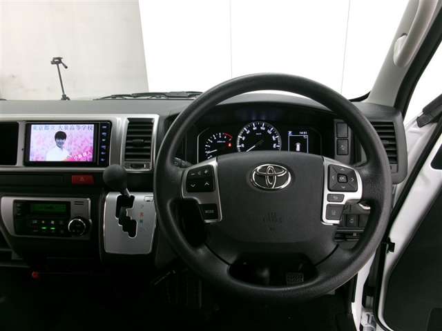 Toyota Hiace 8