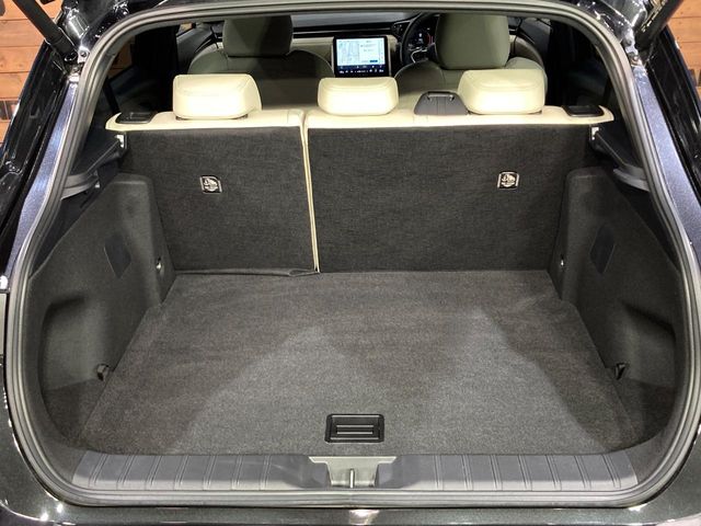 Lexus LBX 11