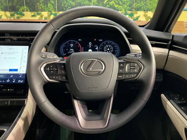 Lexus LBX 8