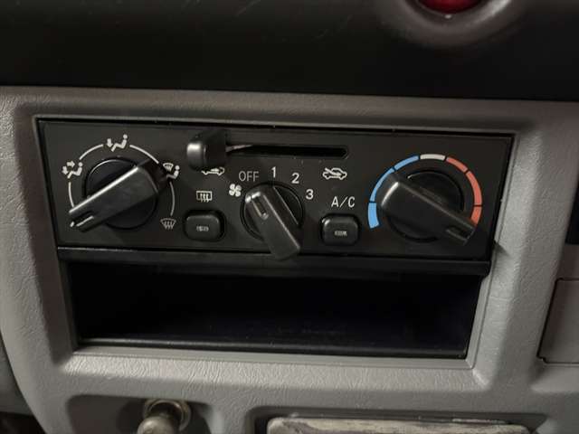 Mitsubishi Minicab Van 4