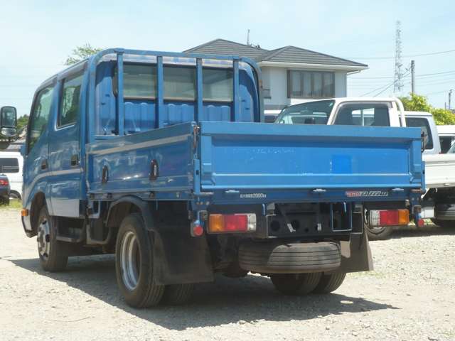 Hino Dutro 4