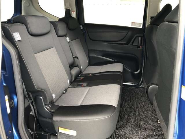 Toyota Sienta 11