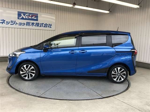 Toyota Sienta 4