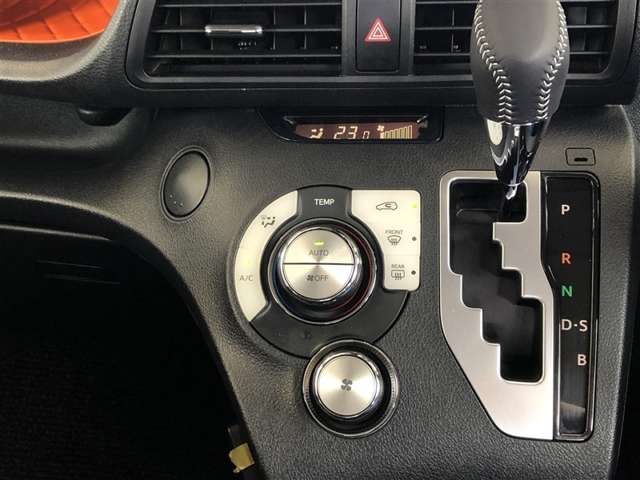 Toyota Sienta 9