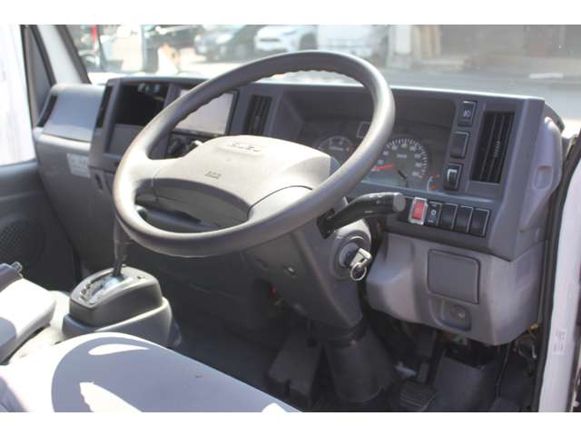 Isuzu Elf 8