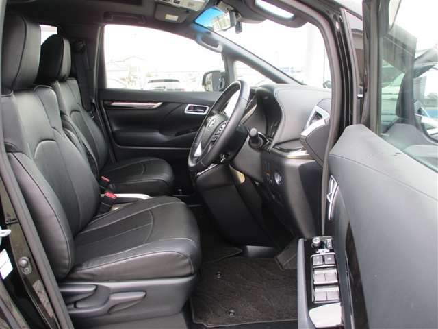 Toyota Alphard 4