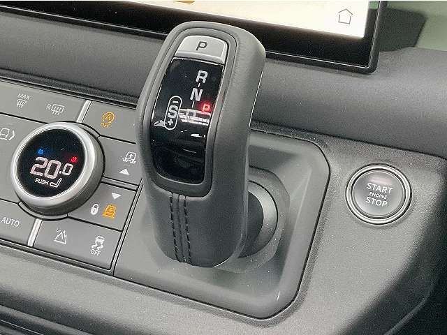 Land Rover Defender 11
