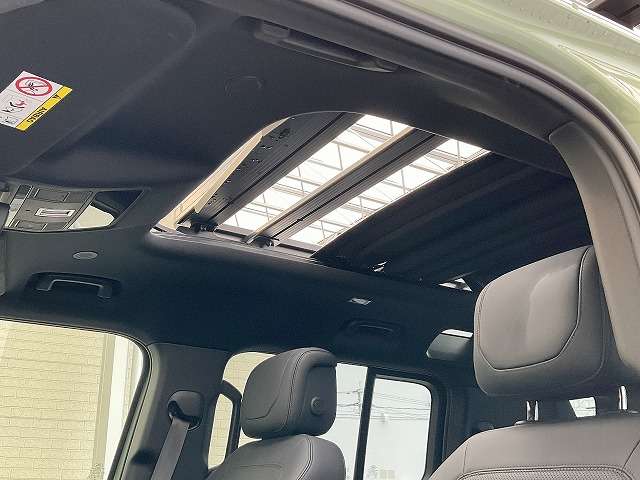 Land Rover Defender 12