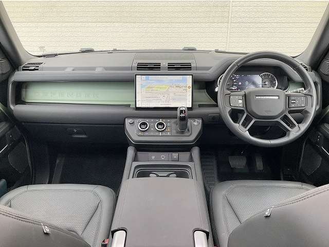 Land Rover Defender 3