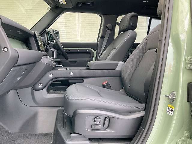 Land Rover Defender 5