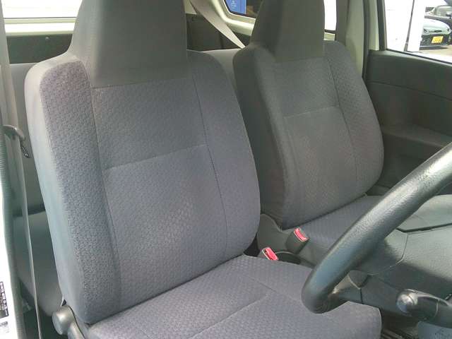 Daihatsu Mira 11