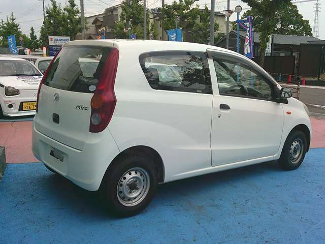 Daihatsu Mira 4
